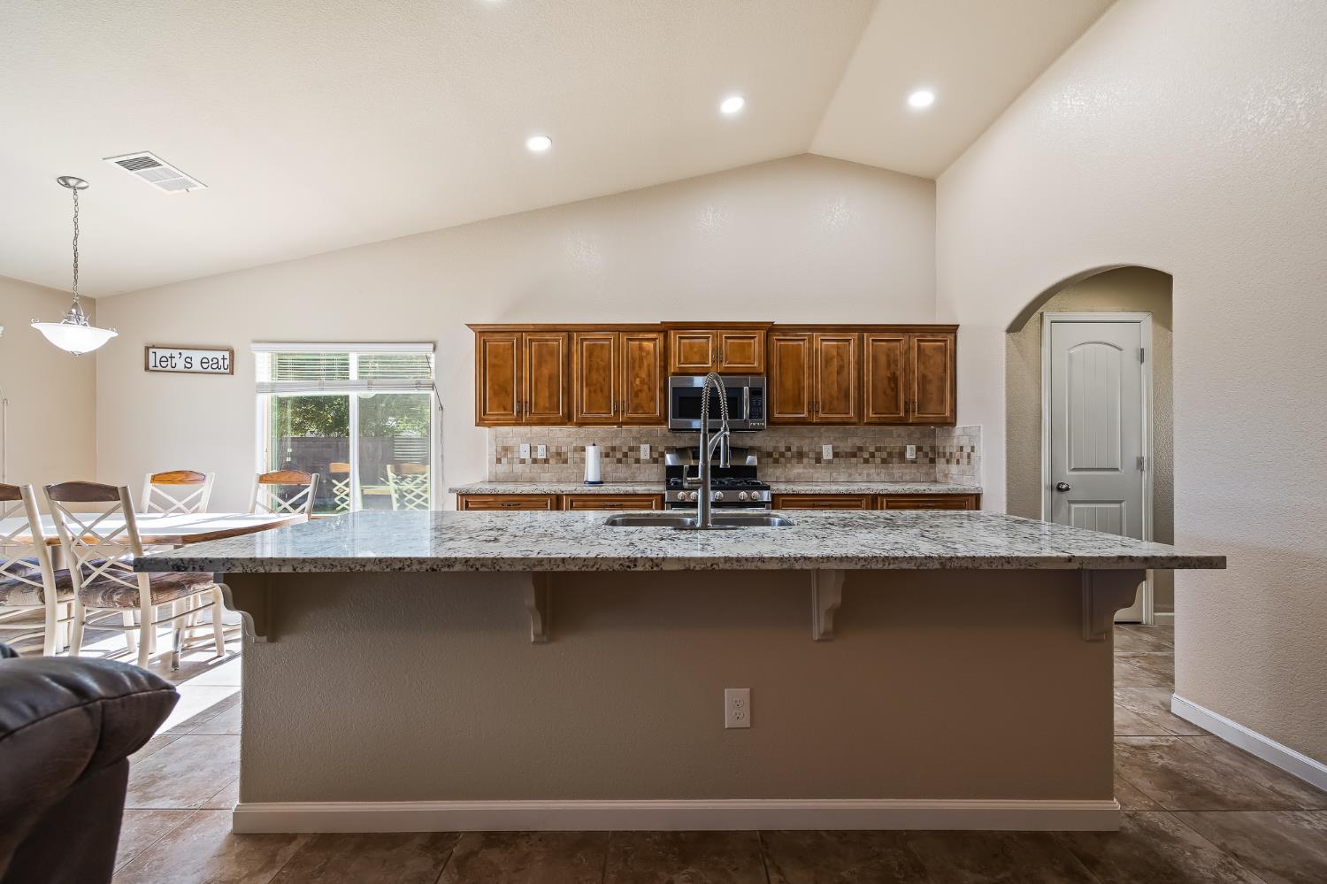 6503 E Dayton Ave, Fresno, CA 93727