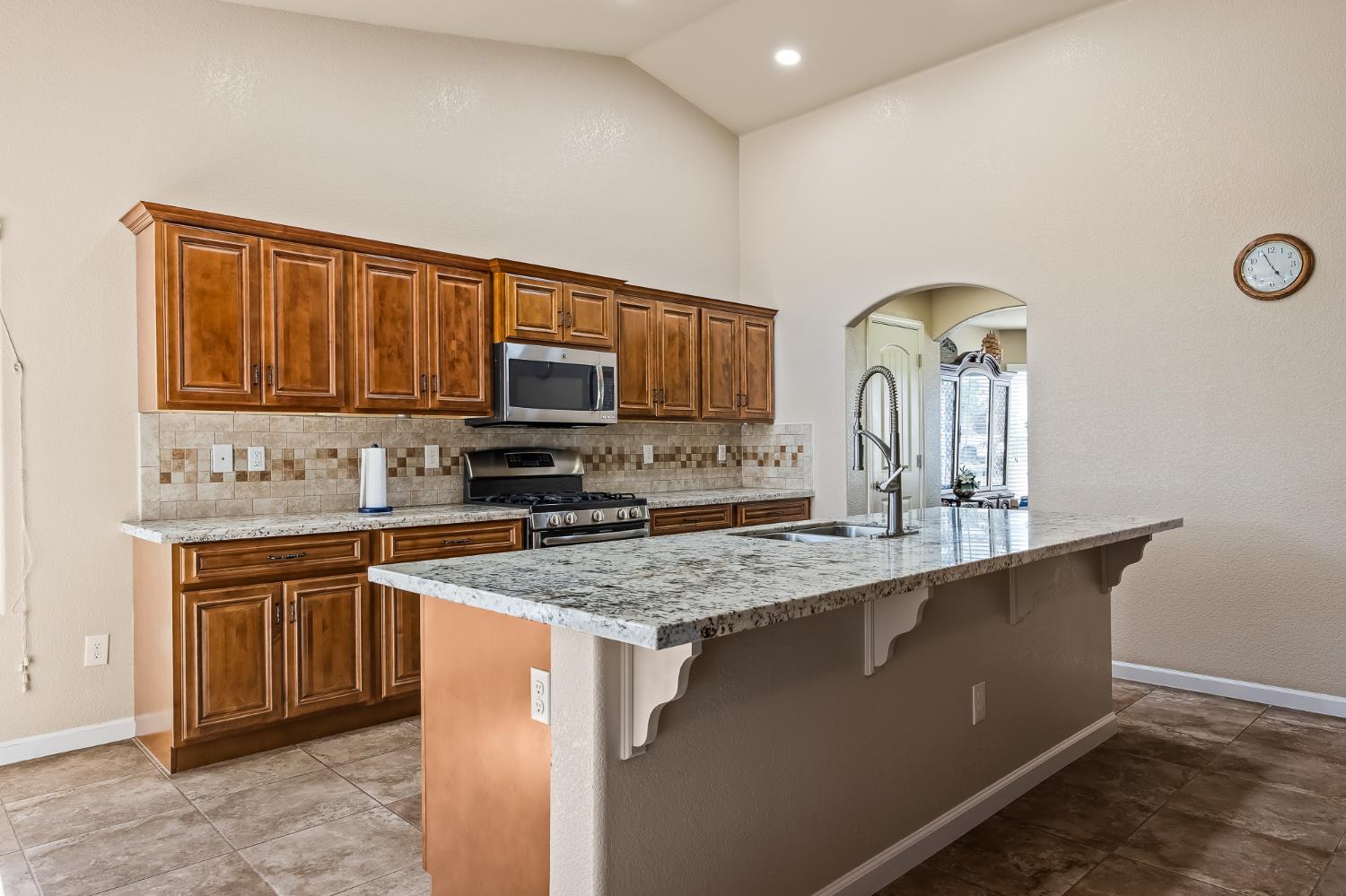 6503 E Dayton Ave, Fresno, CA 93727