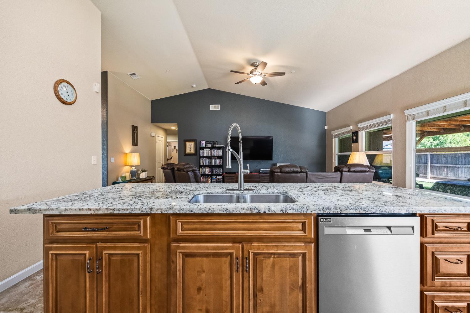 6503 E Dayton Ave, Fresno, CA 93727