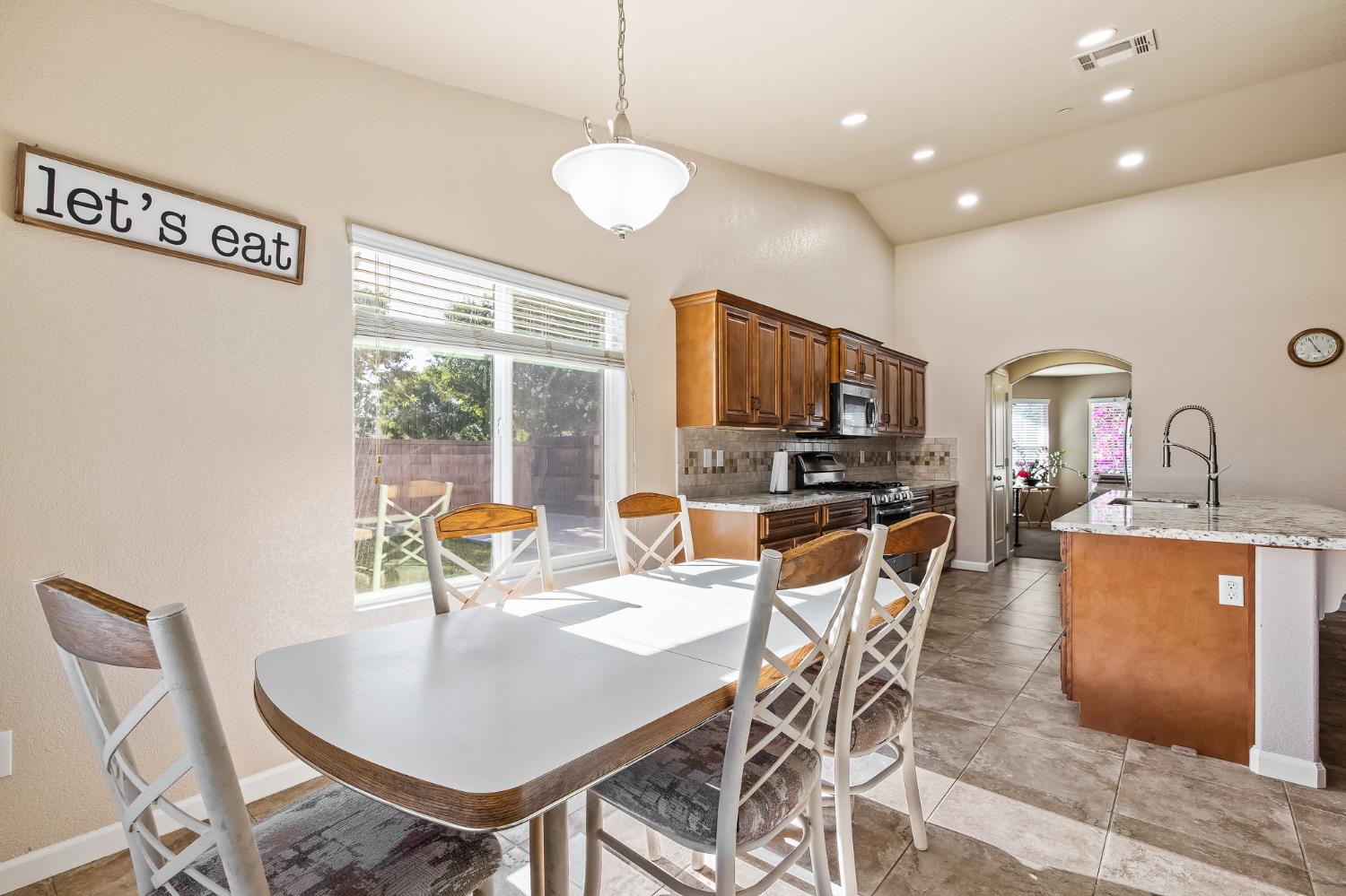 6503 E Dayton Ave, Fresno, CA 93727