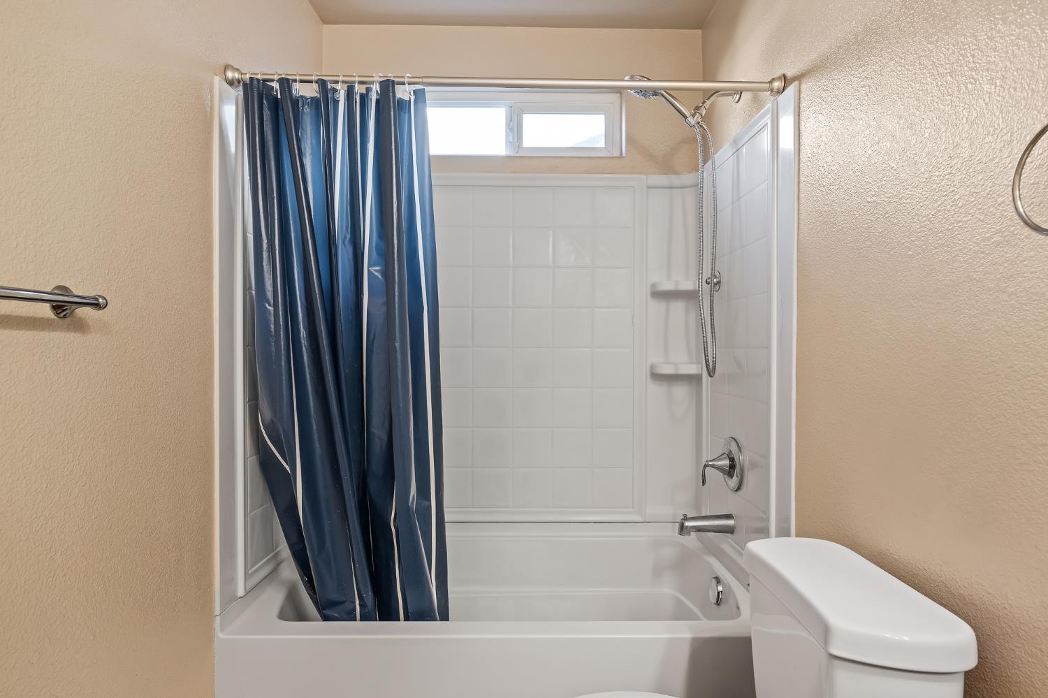 6503 E Dayton Ave, Fresno, CA 93727