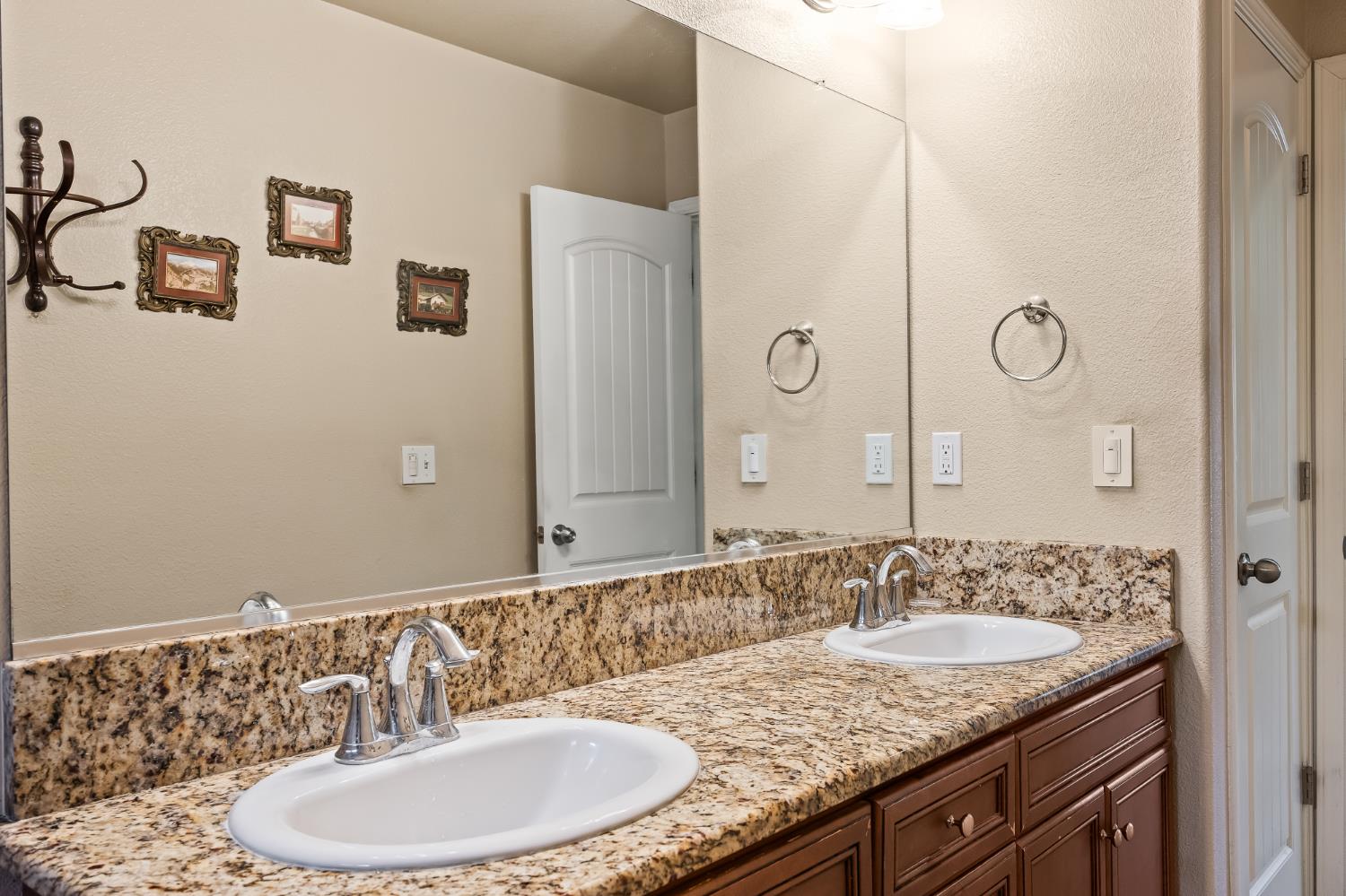 6503 E Dayton Ave, Fresno, CA 93727