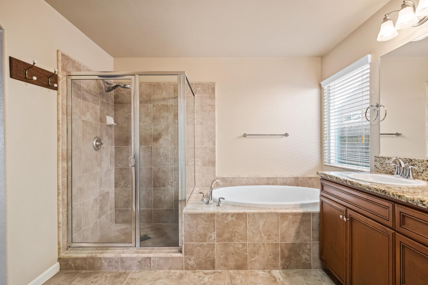 6503 E Dayton Ave, Fresno, CA 93727