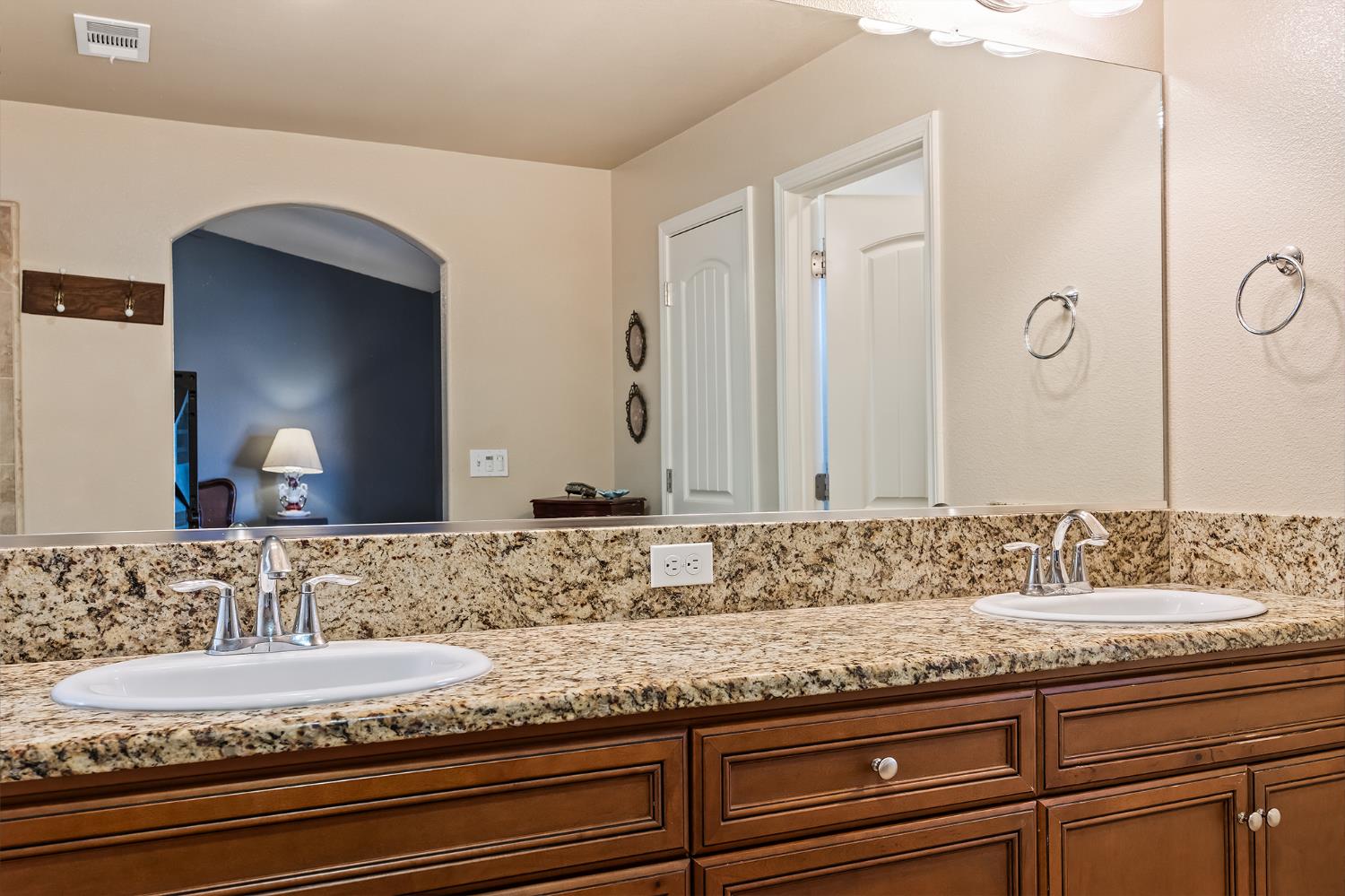 6503 E Dayton Ave, Fresno, CA 93727