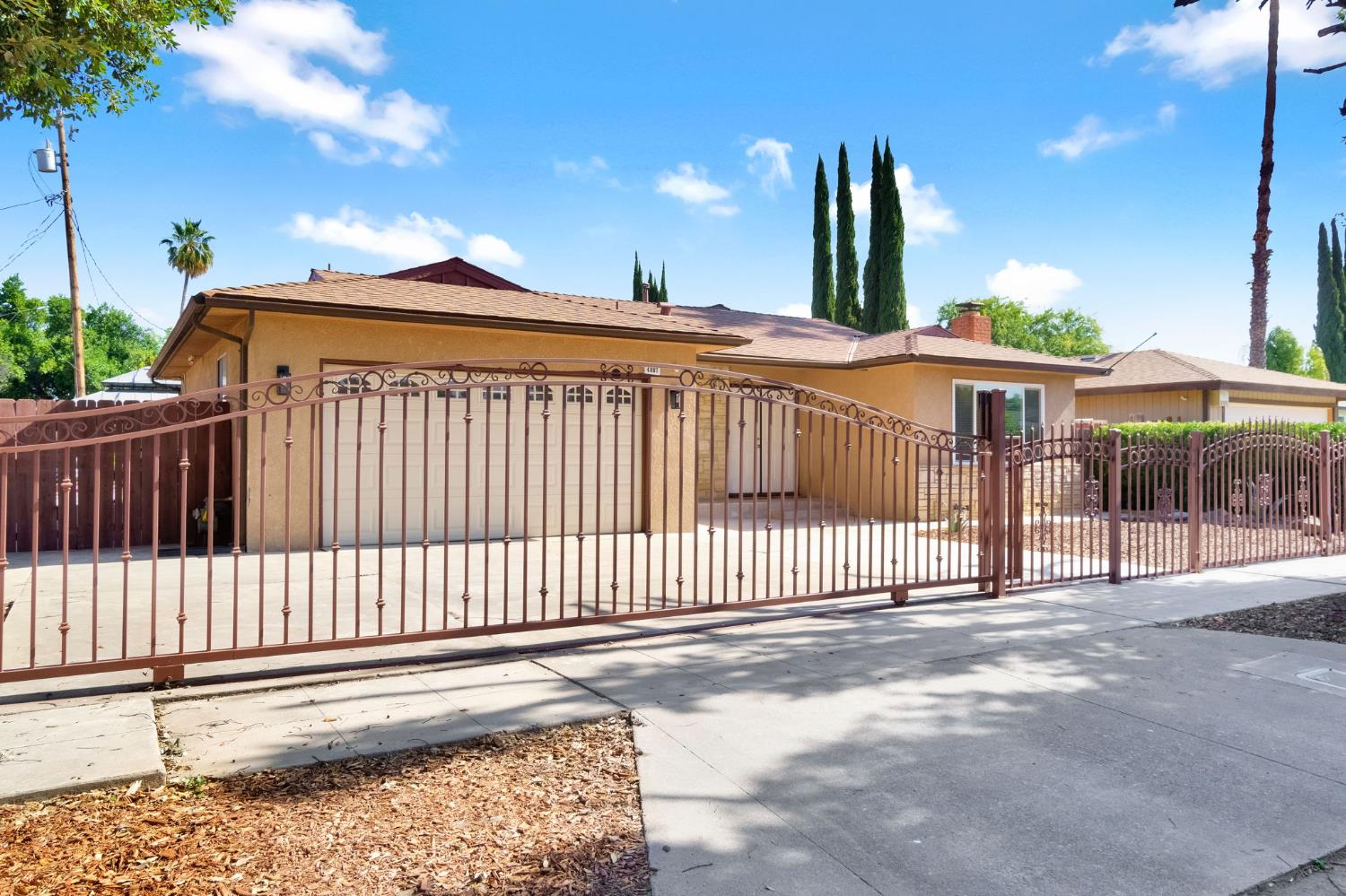 4897 E Platt Ave, Fresno, CA 93727