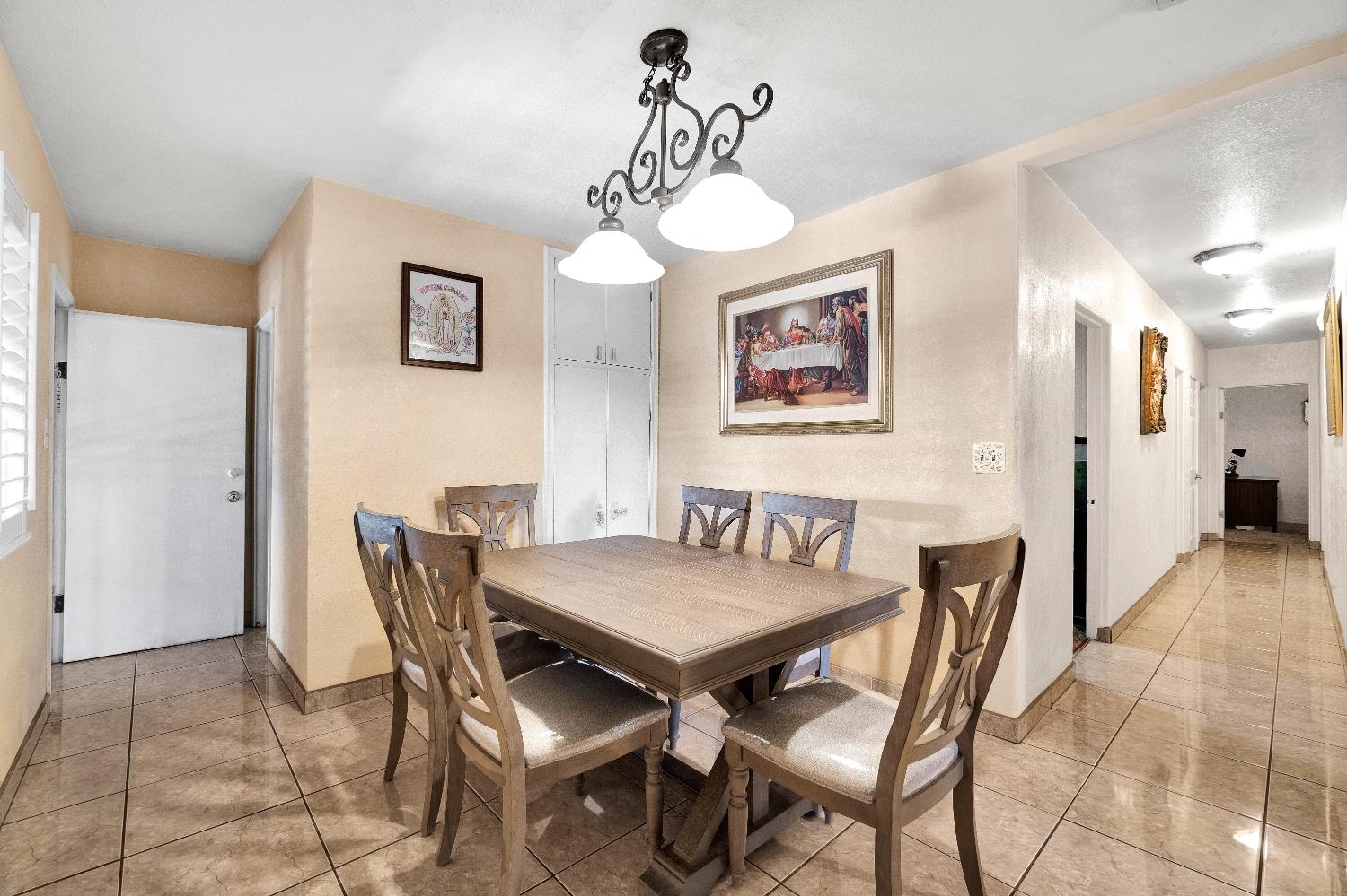 907 S Rogers Ln, Fresno, CA 93727
