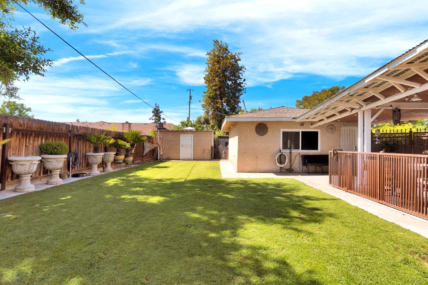 907 S Rogers Ln, Fresno, CA 93727
