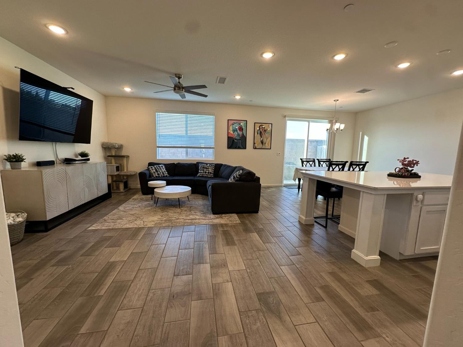 6606 E Carmen Ave, Fresno, CA 93727