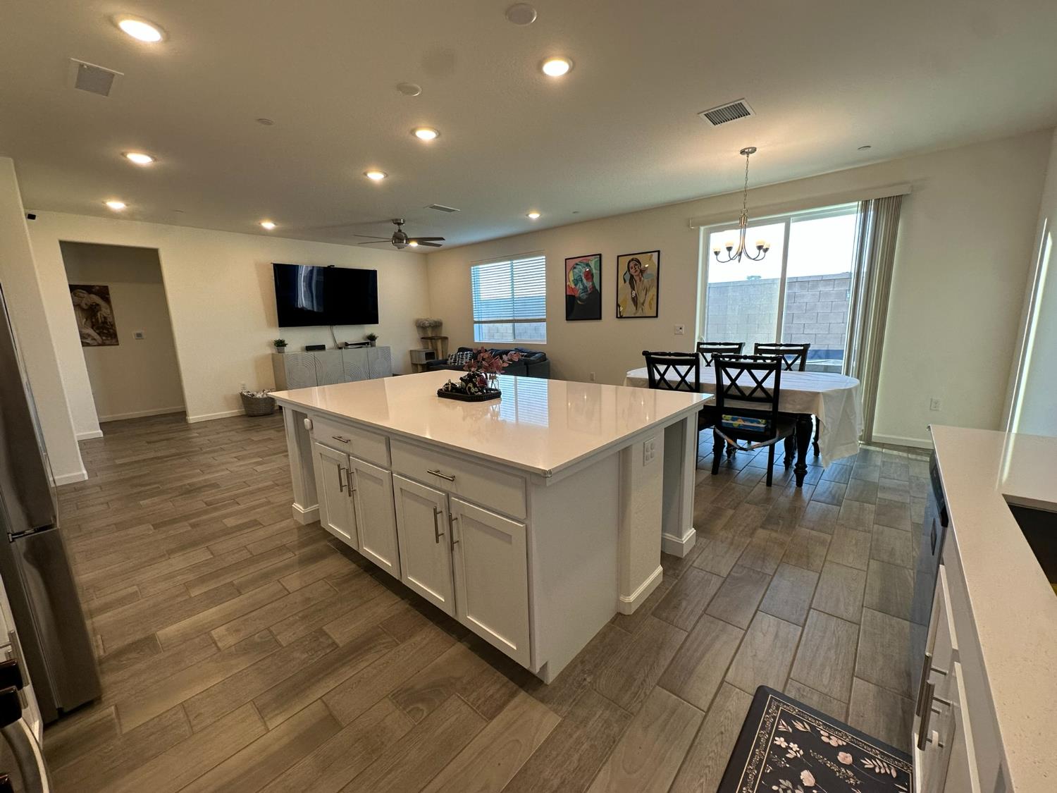 6606 E Carmen Ave, Fresno, CA 93727