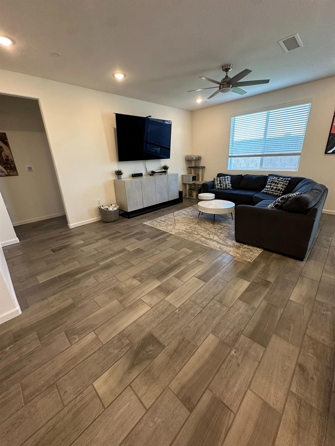 6606 E Carmen Ave, Fresno, CA 93727