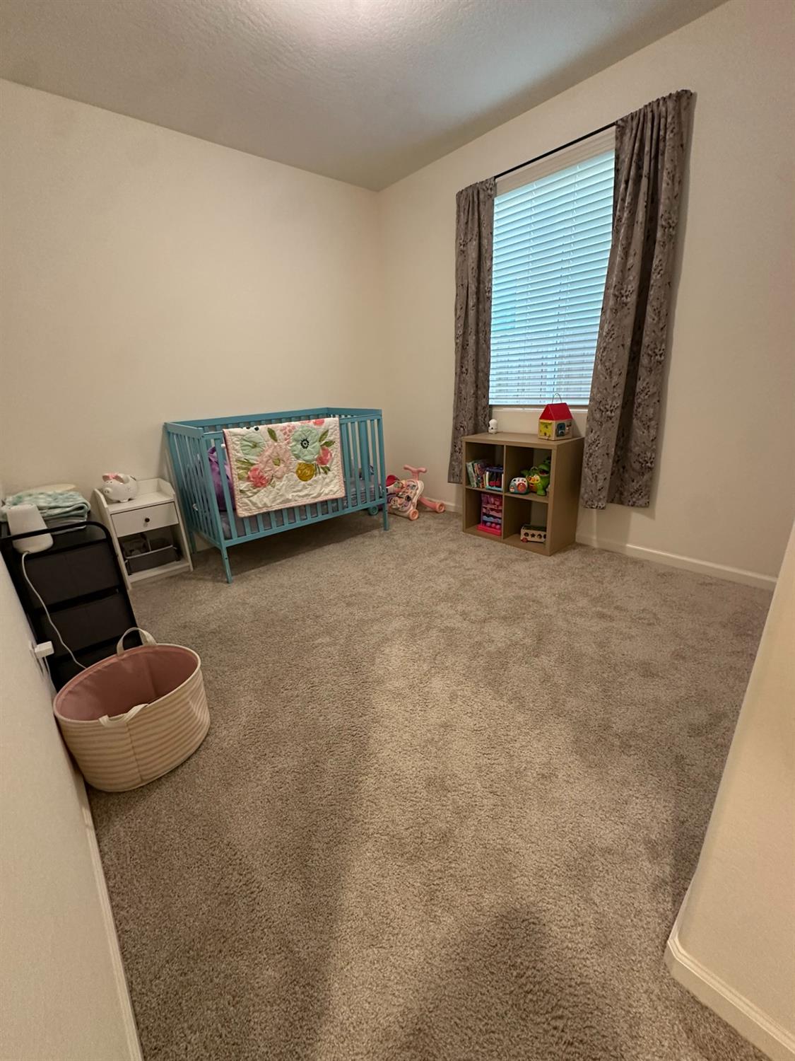 6606 E Carmen Ave, Fresno, CA 93727