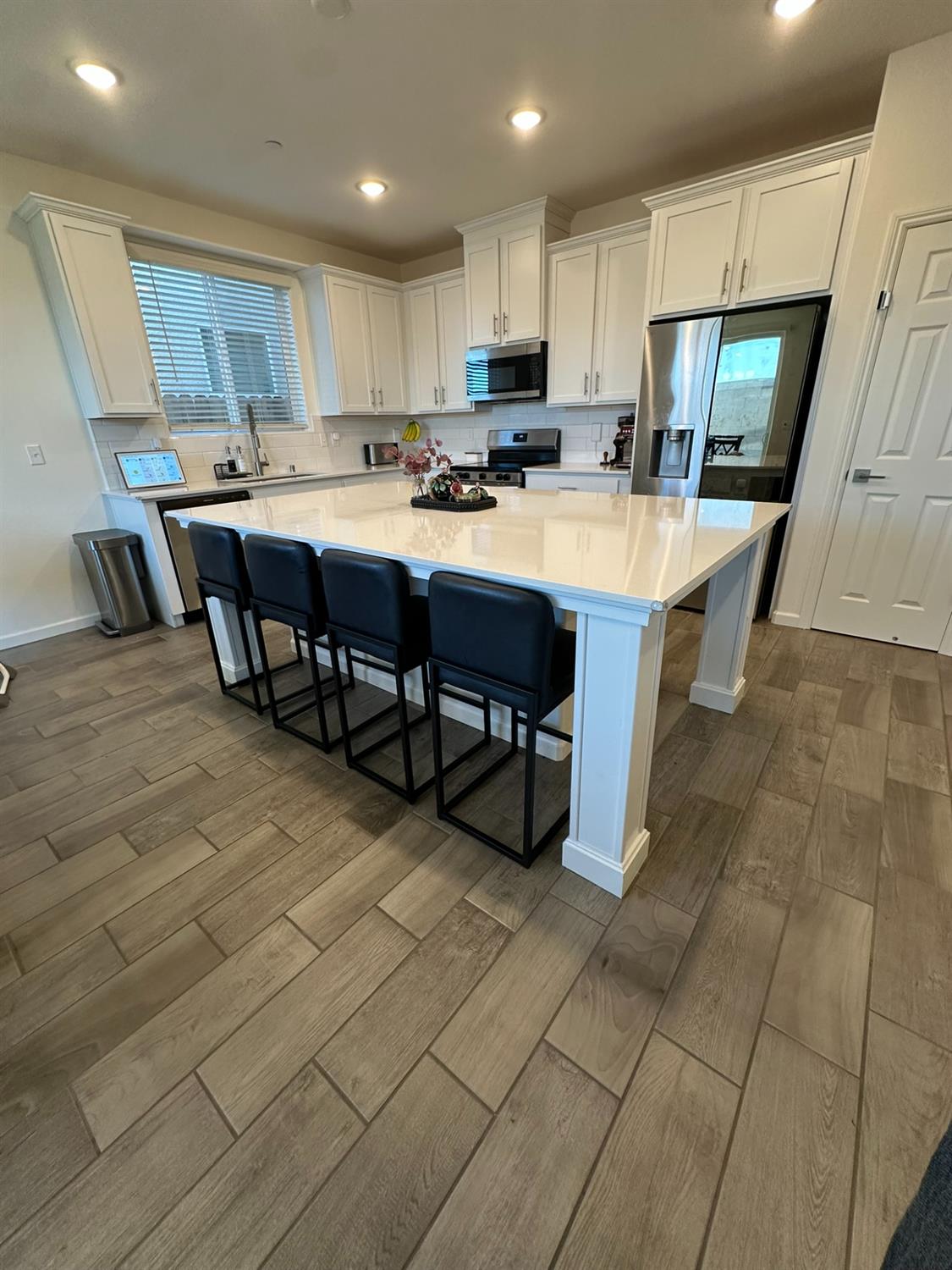 6606 E Carmen Ave, Fresno, CA 93727