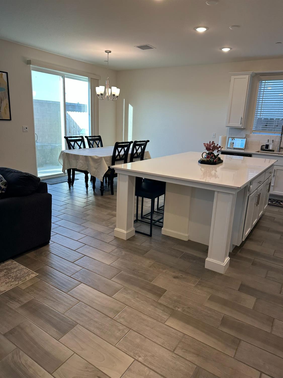 6606 E Carmen Ave, Fresno, CA 93727