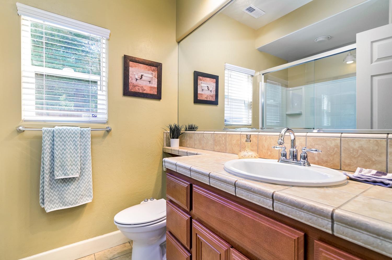 7263 E Redlands Ave, Fresno, CA 93737