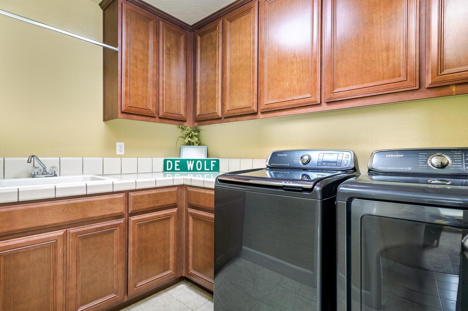 7263 E Redlands Ave, Fresno, CA 93737