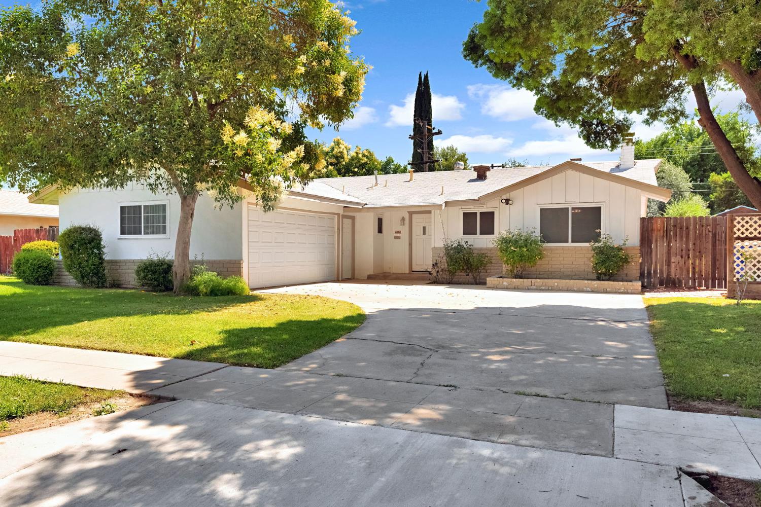 4656 N 5th St, Fresno, CA 93726
