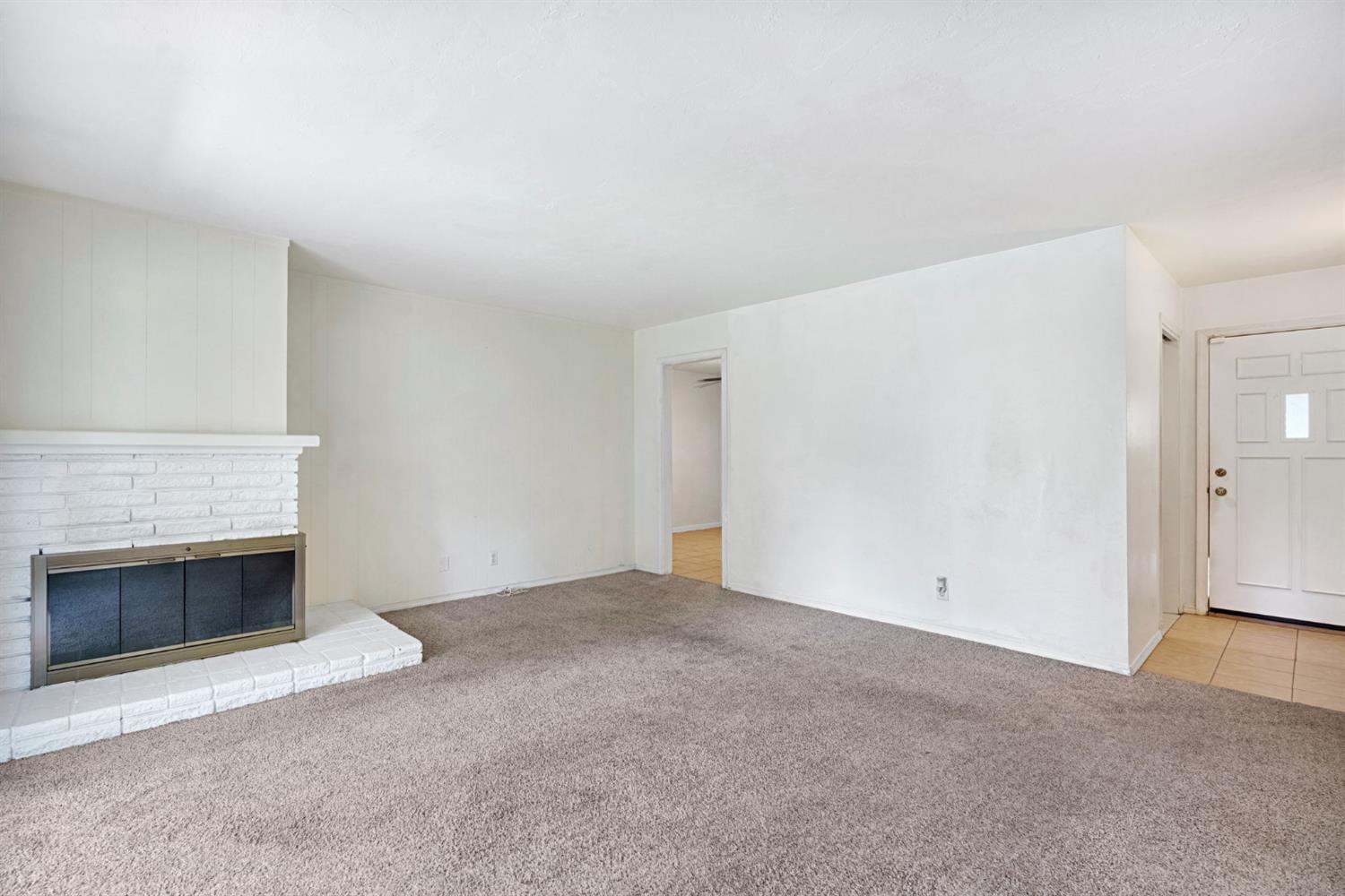 4656 N 5th St, Fresno, CA 93726