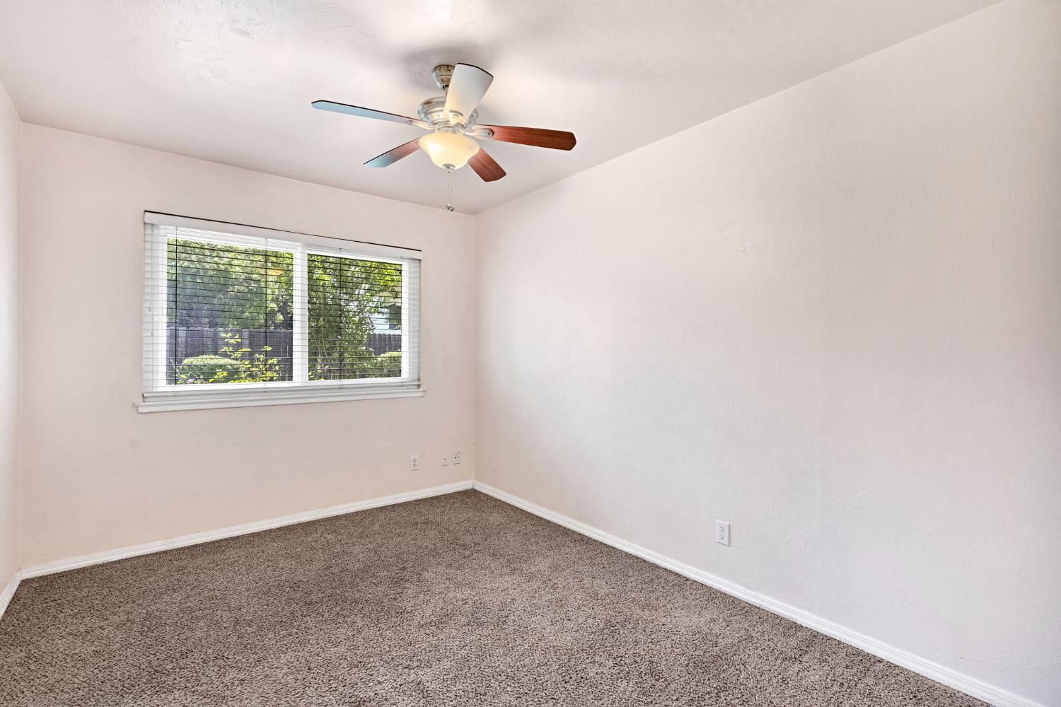 4656 N 5th St, Fresno, CA 93726