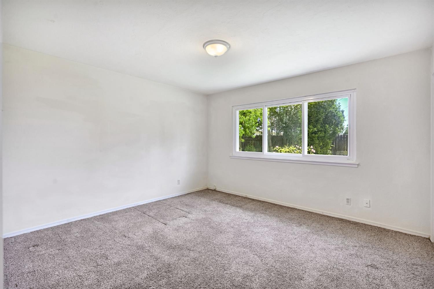 4656 N 5th St, Fresno, CA 93726
