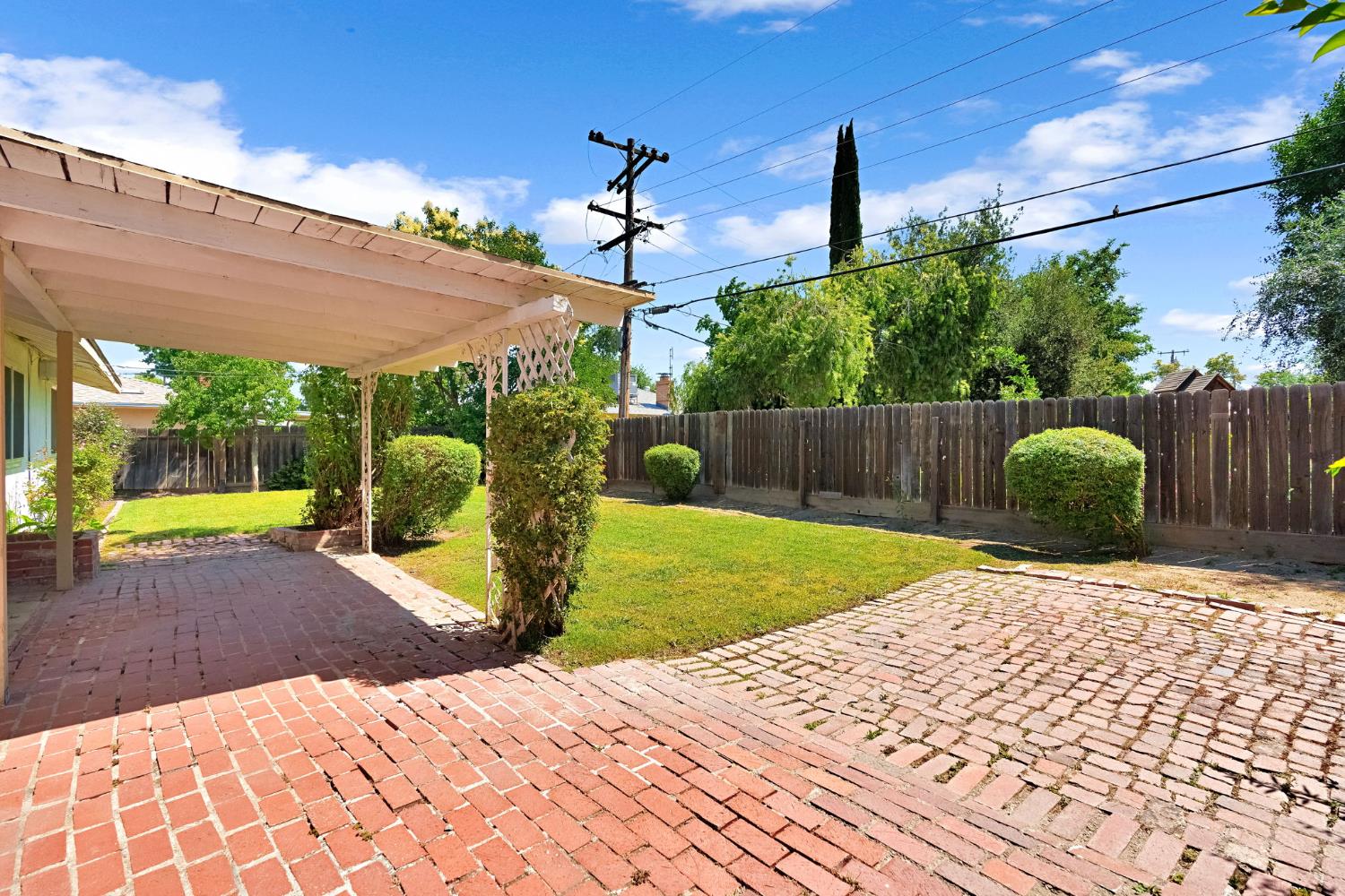 4656 N 5th St, Fresno, CA 93726