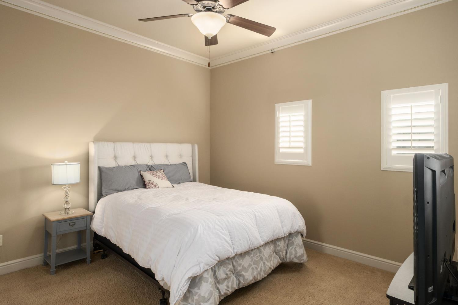 11232 N Burnhaven Way, Fresno, CA 93730