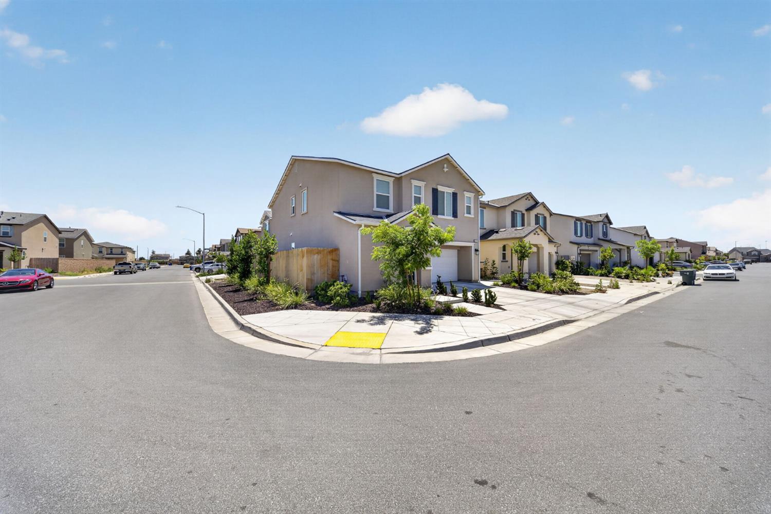 6339 W Oakley Ave, Fresno, CA 93723