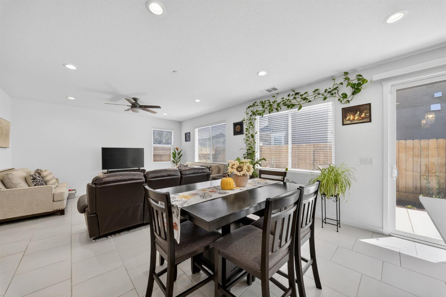 6339 W Oakley Ave, Fresno, CA 93723