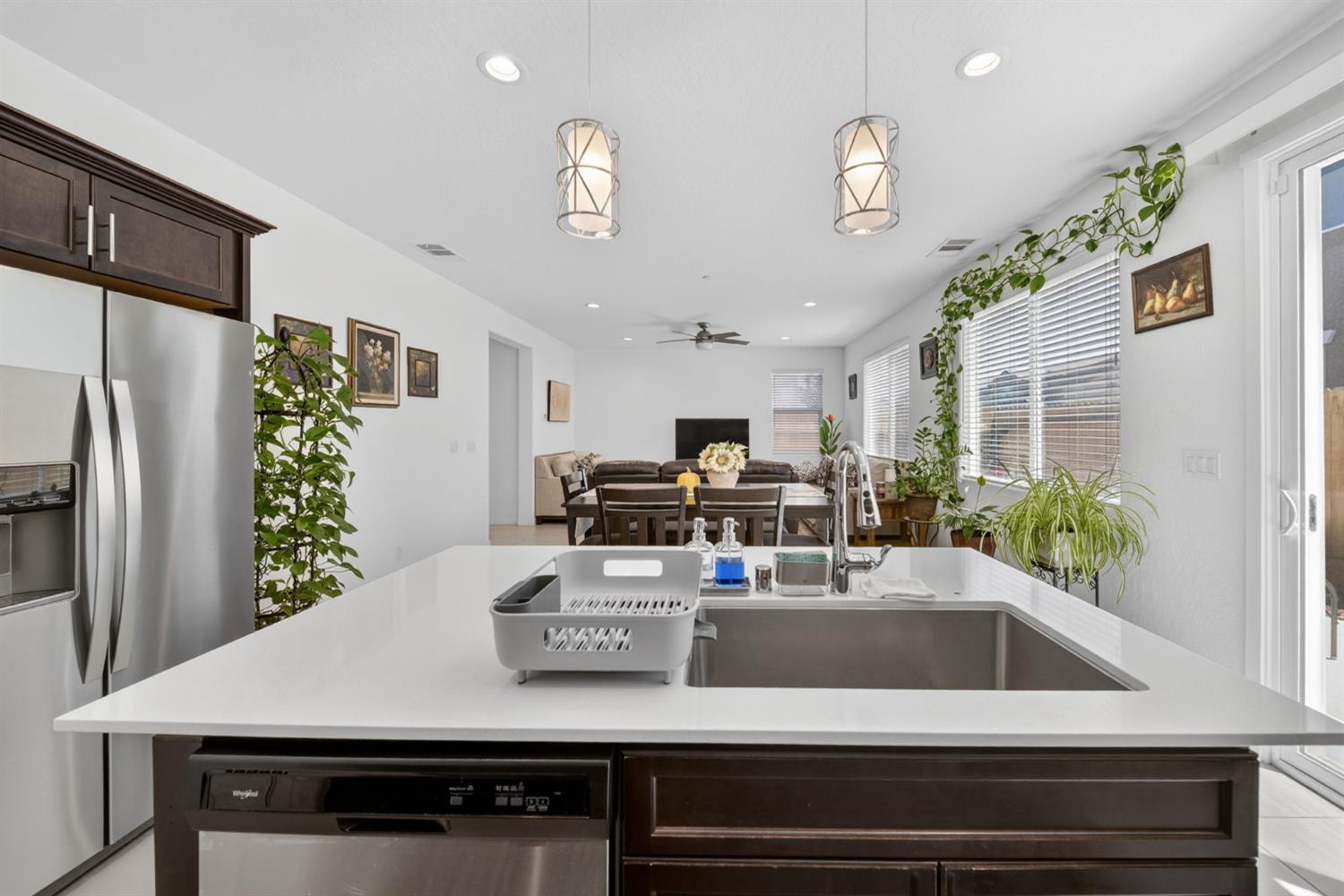 6339 W Oakley Ave, Fresno, CA 93723