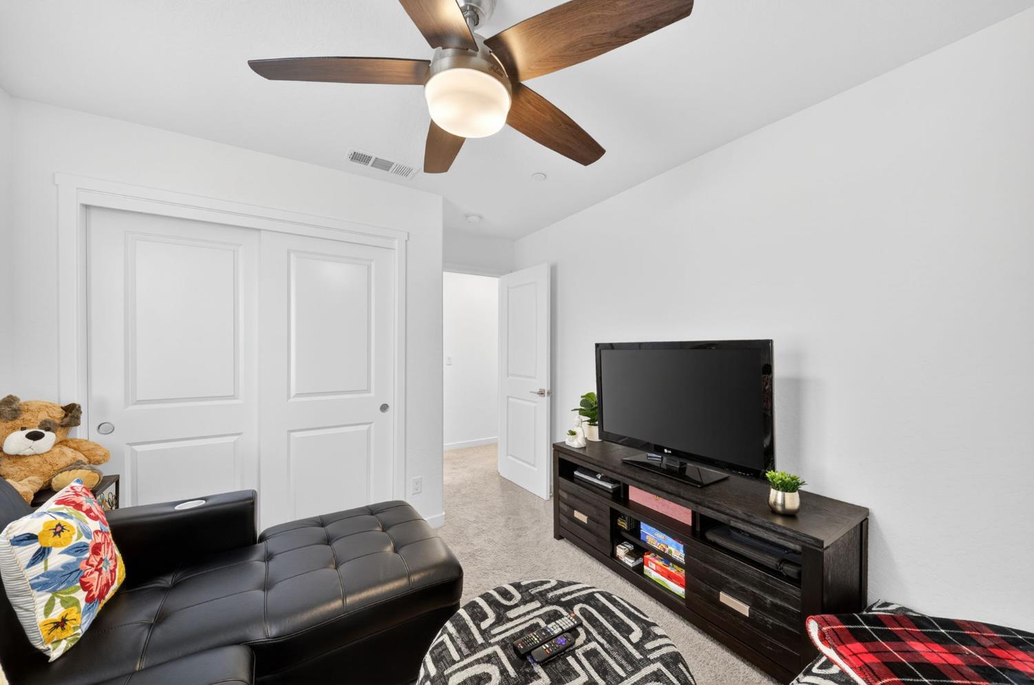 6339 W Oakley Ave, Fresno, CA 93723