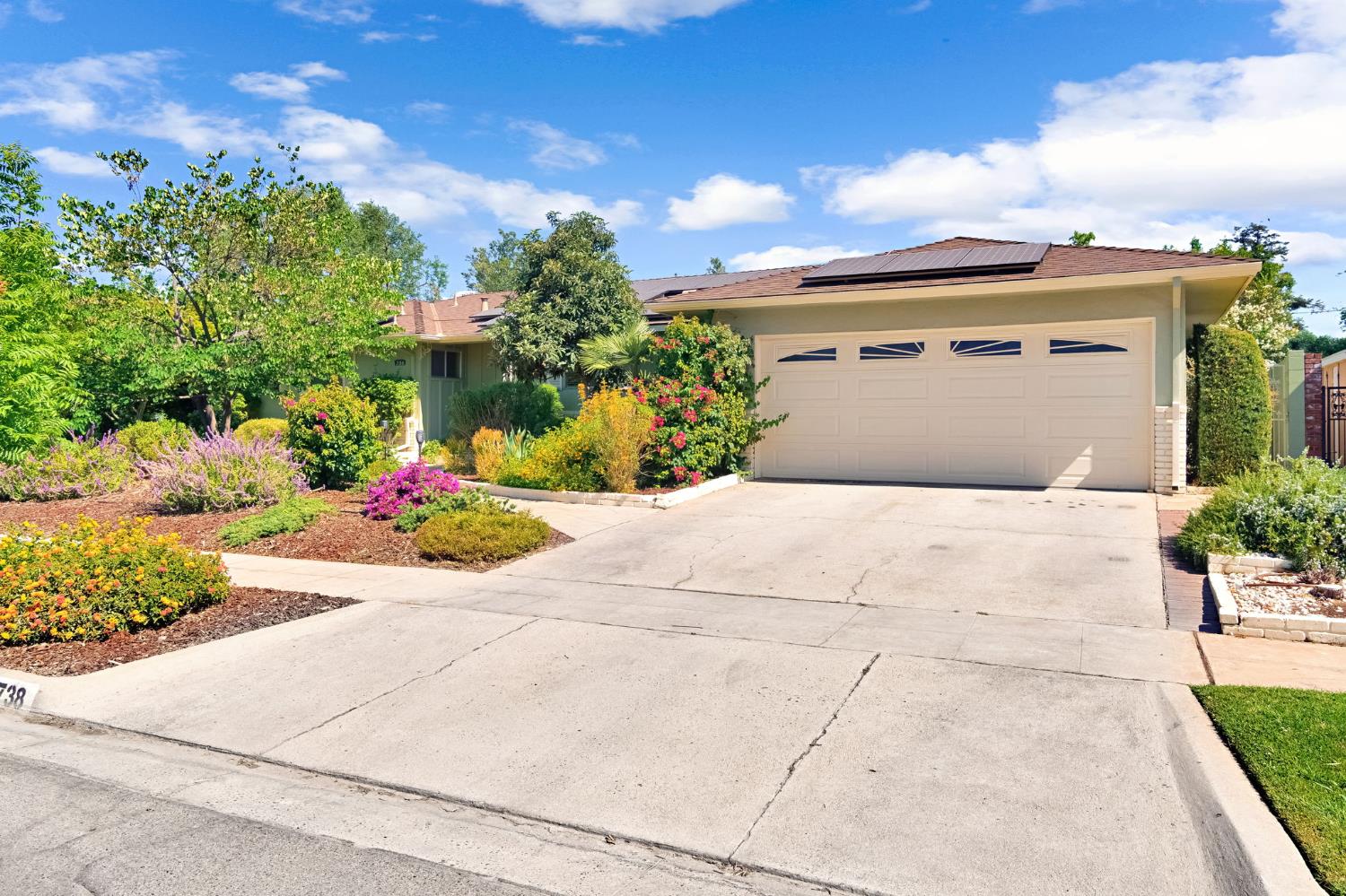 738 W Alamos Ave, Fresno, CA 93705