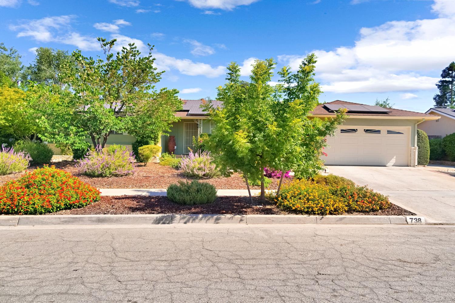 738 W Alamos Ave, Fresno, CA 93705