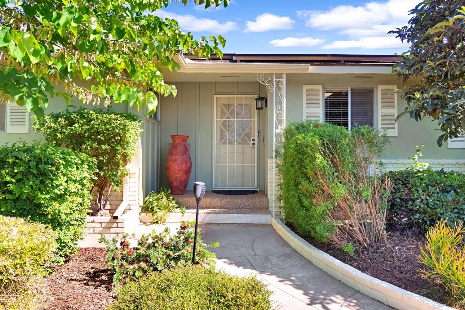 738 W Alamos Ave, Fresno, CA 93705
