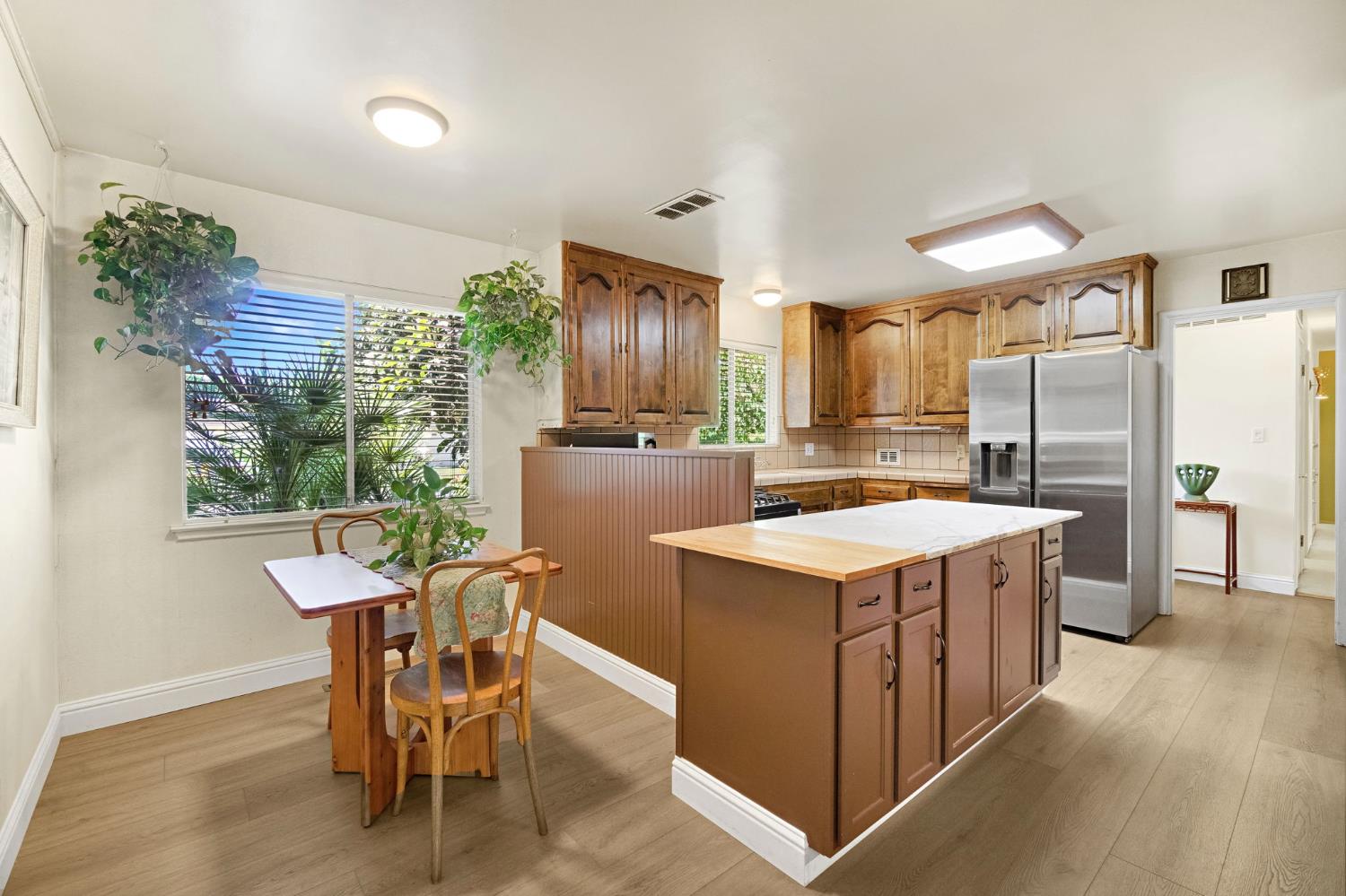 738 W Alamos Ave, Fresno, CA 93705