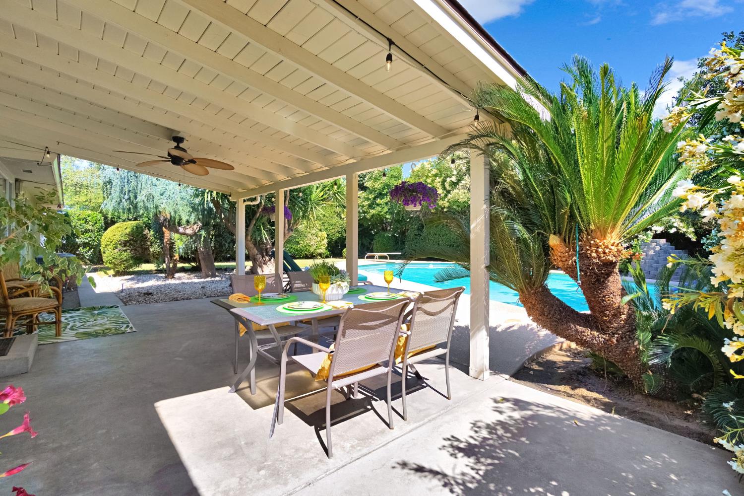 738 W Alamos Ave, Fresno, CA 93705