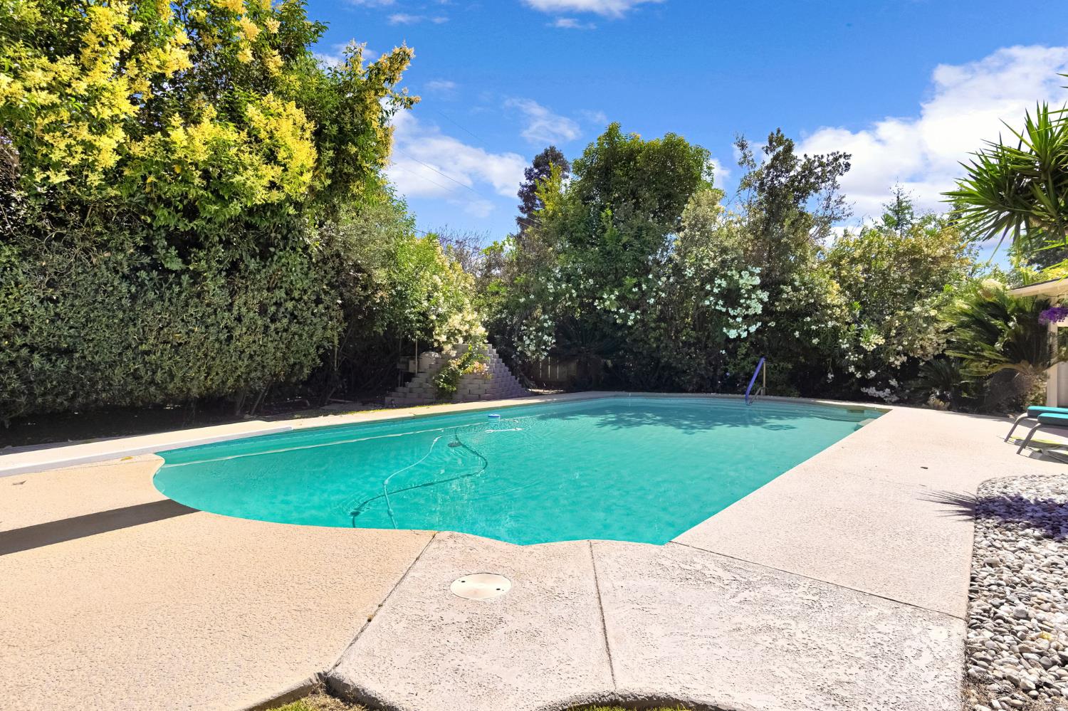 738 W Alamos Ave, Fresno, CA 93705