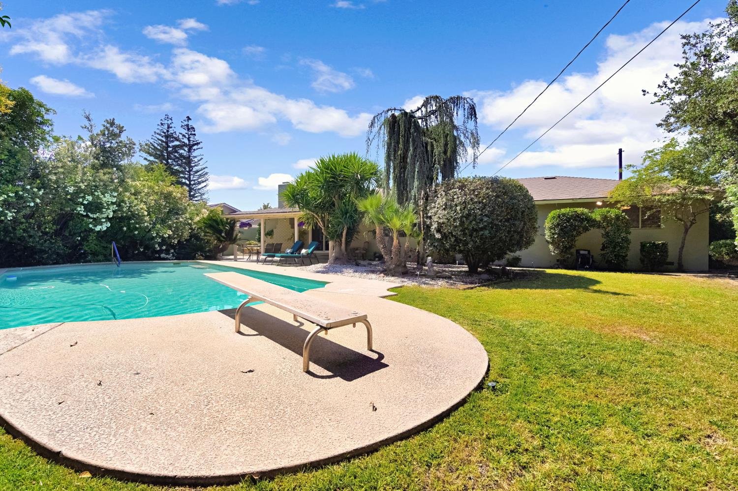 738 W Alamos Ave, Fresno, CA 93705