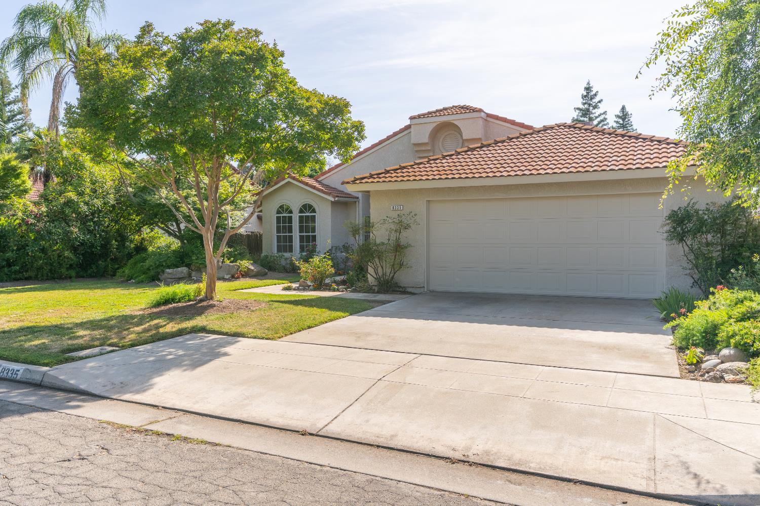 8335 N Barton Ave, Fresno, CA 93720