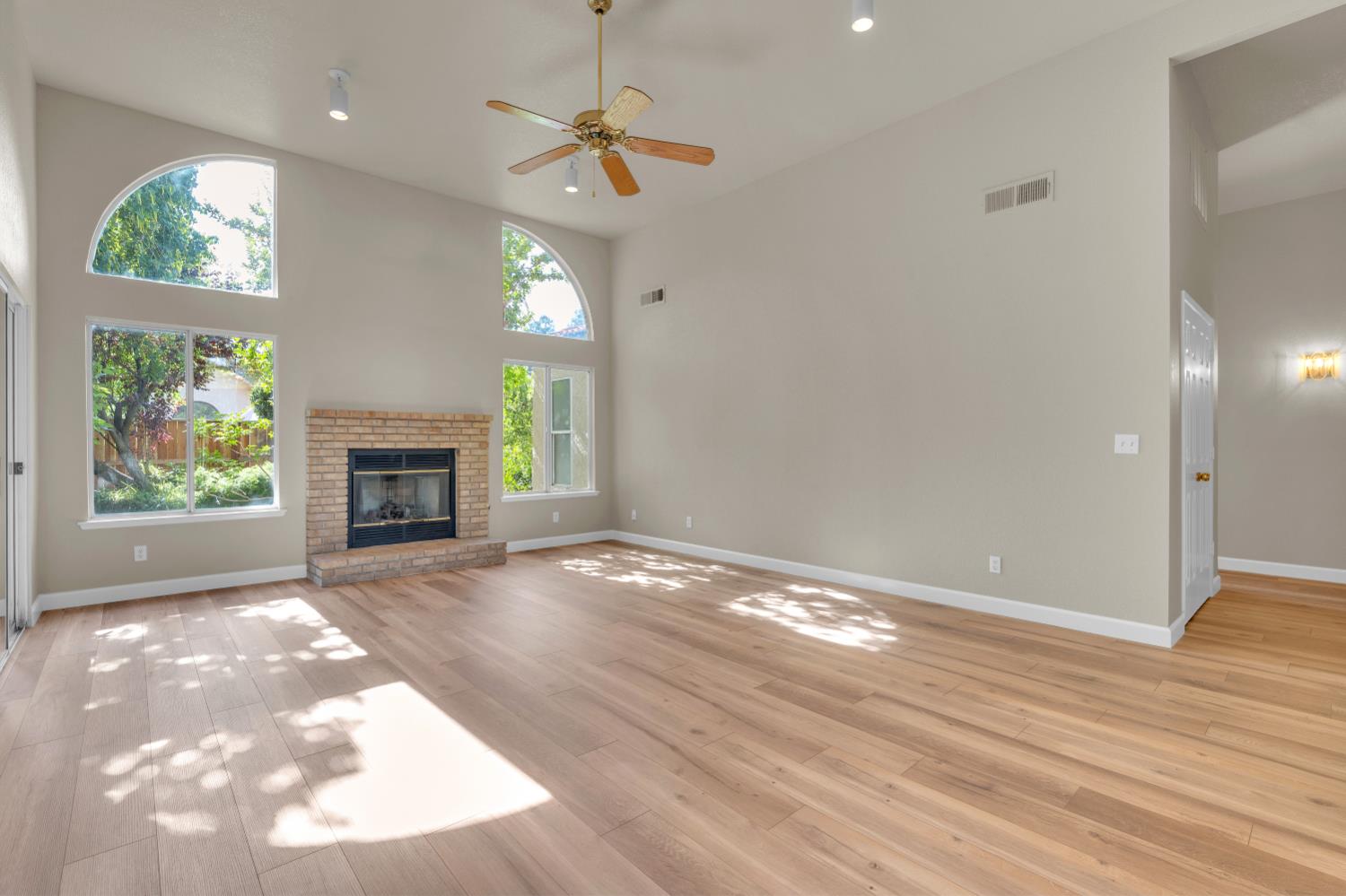 8335 N Barton Ave, Fresno, CA 93720
