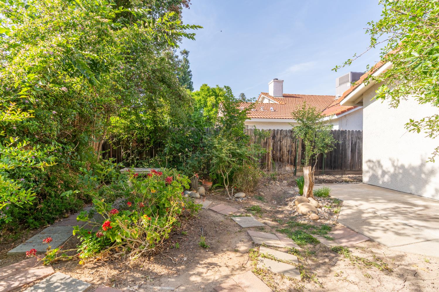 8335 N Barton Ave, Fresno, CA 93720