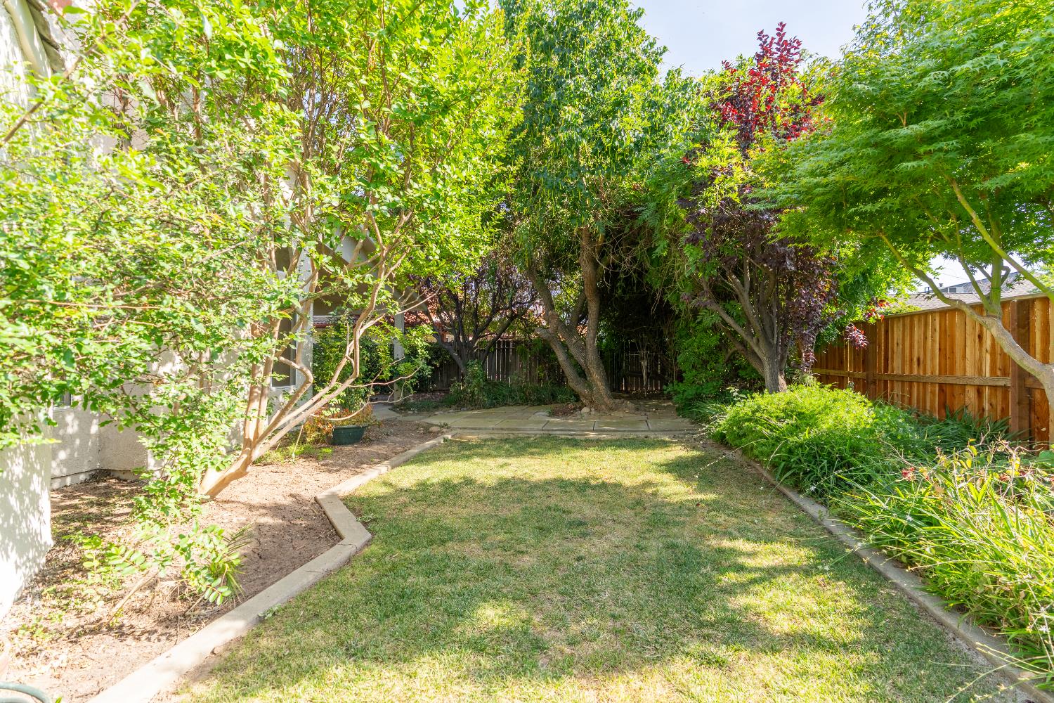 8335 N Barton Ave, Fresno, CA 93720