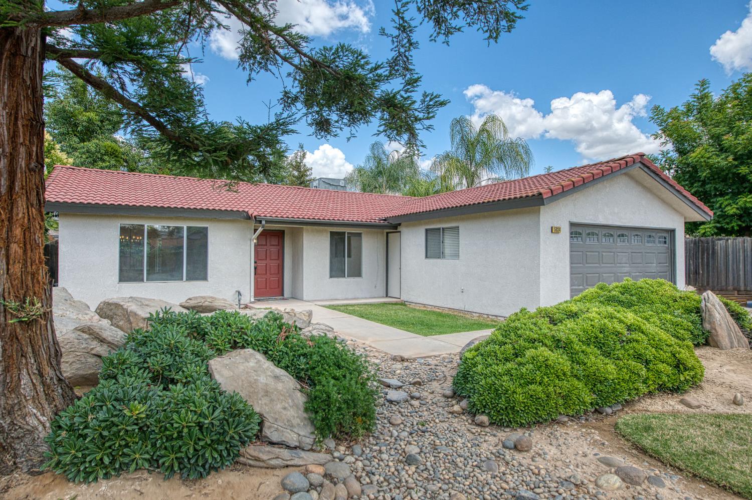 5034 W Menlo Ave, Fresno, CA 93722