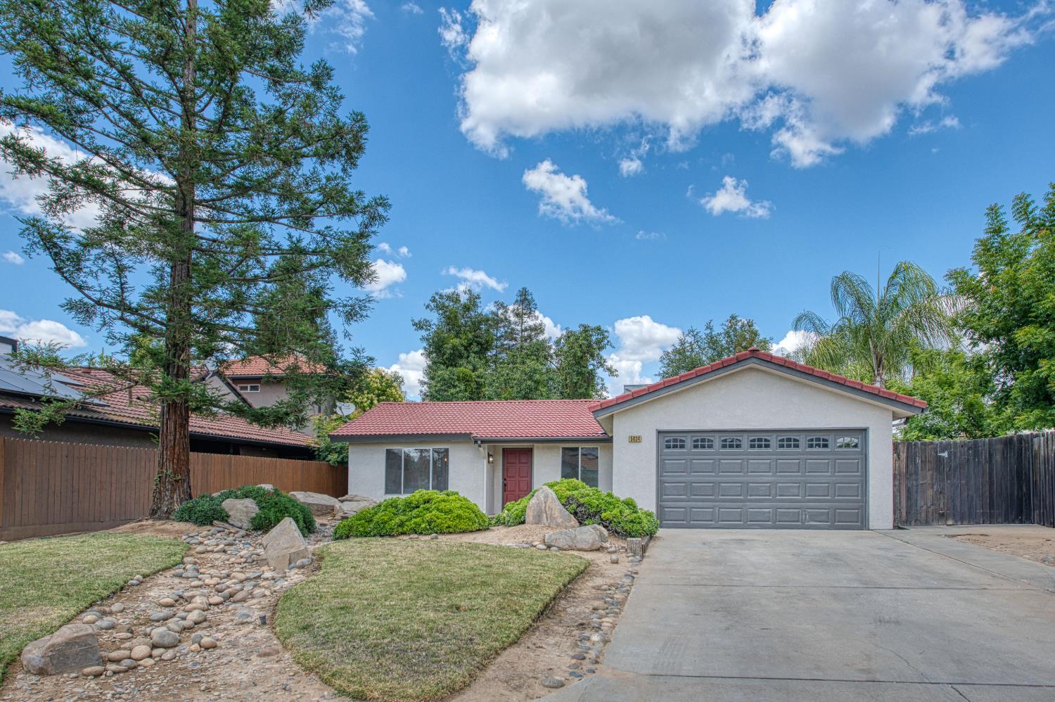 5034 W Menlo Ave, Fresno, CA 93722