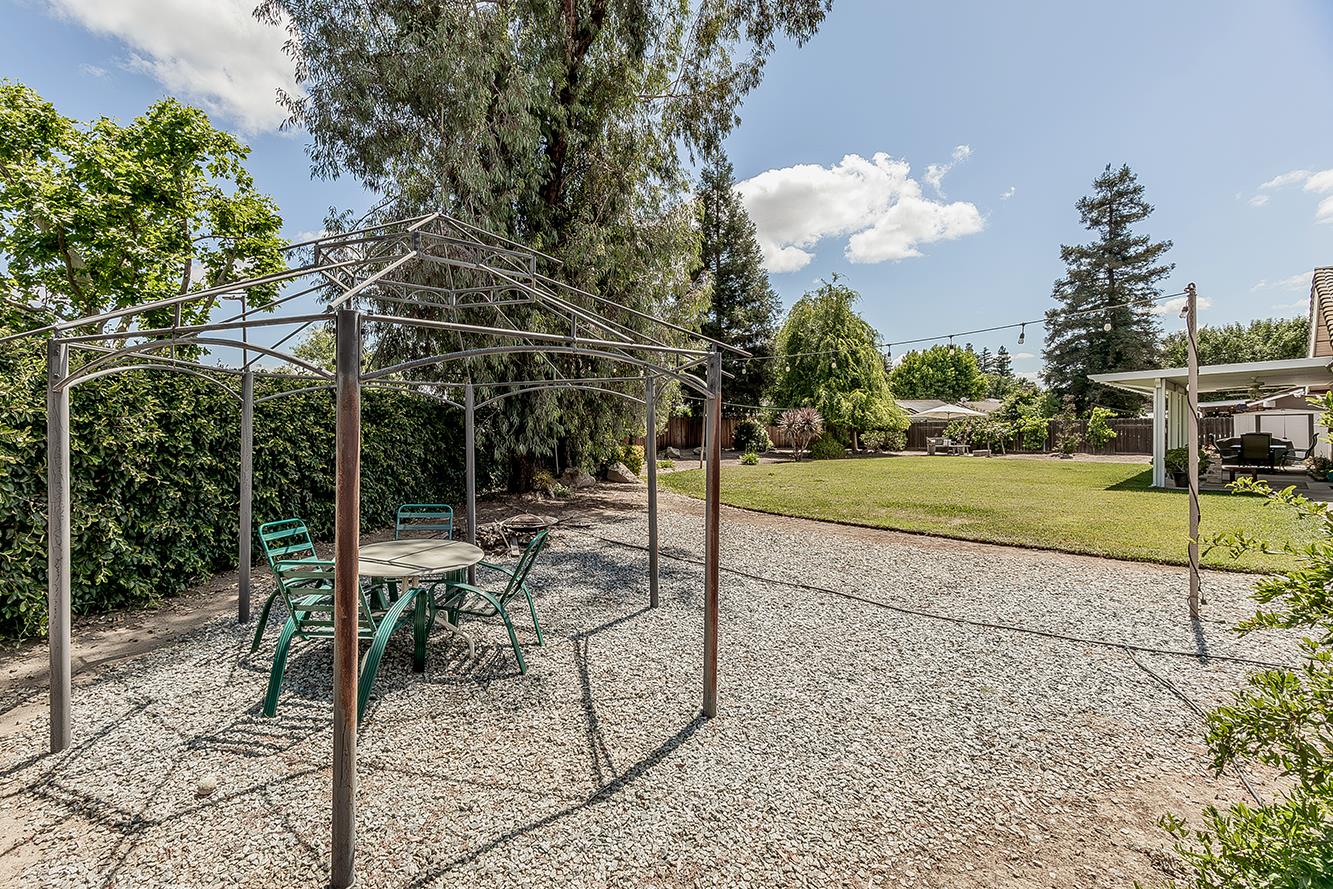 6688 N Bendel Ave, Fresno, CA 93722