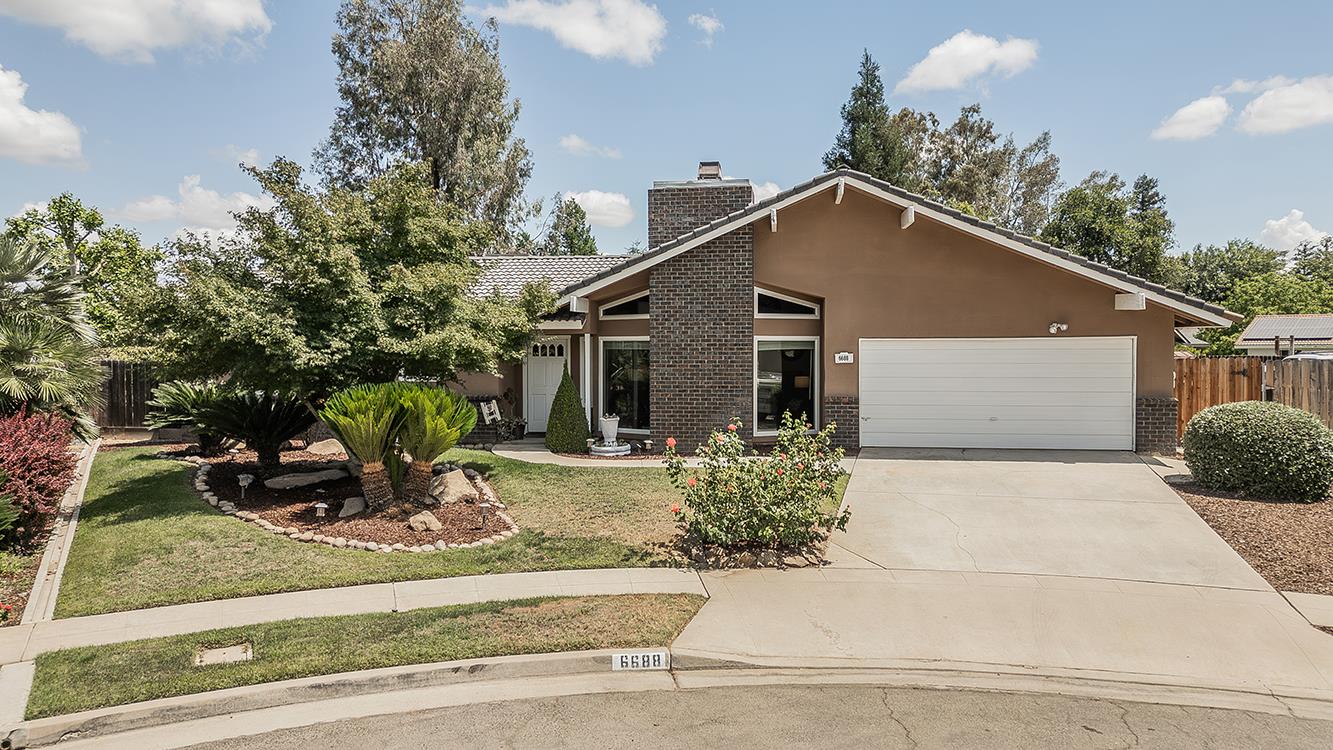 6688 N Bendel Ave, Fresno, CA 93722