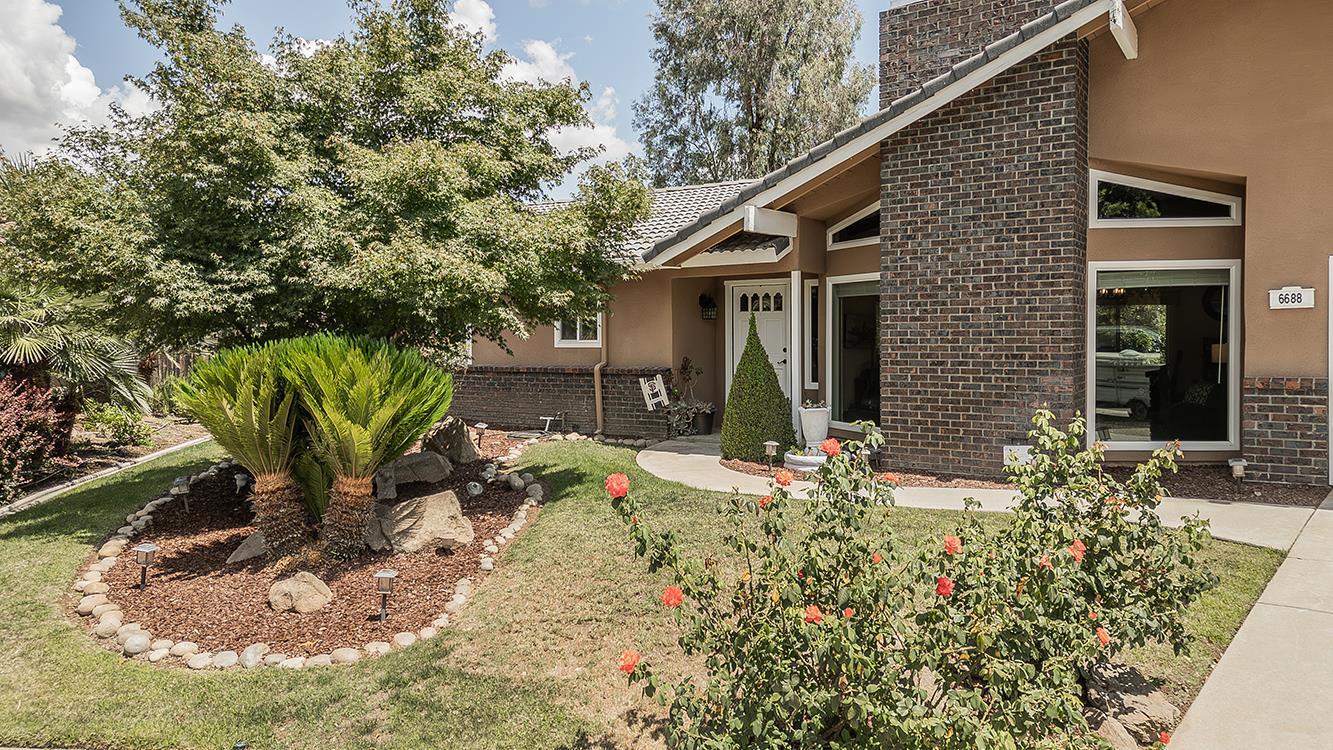 6688 N Bendel Ave, Fresno, CA 93722