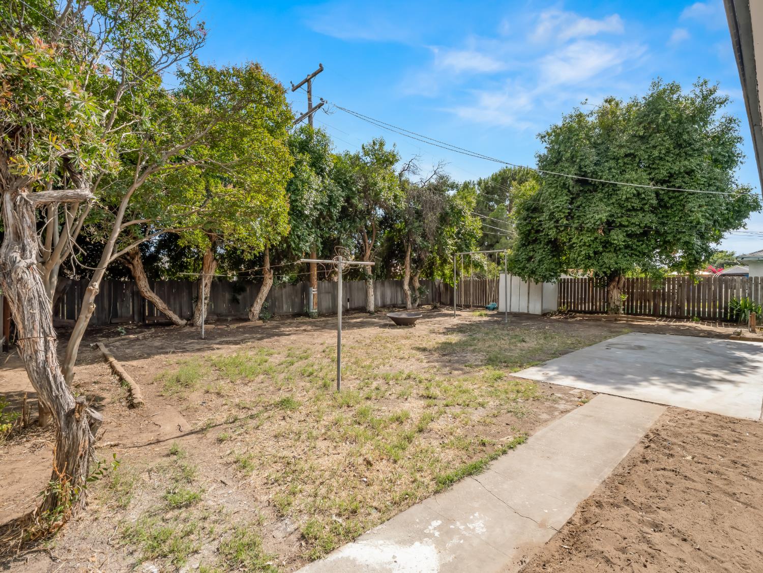 4046 E Cortland, Fresno, CA 93726