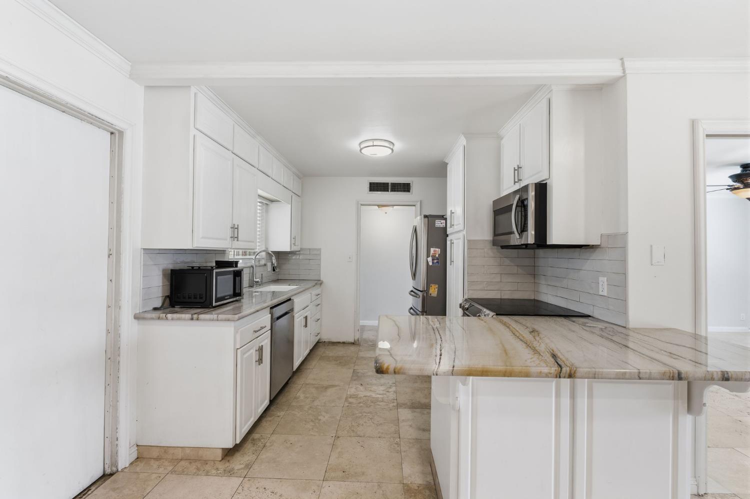 712 E San Ramon Ave, Fresno, CA 93710