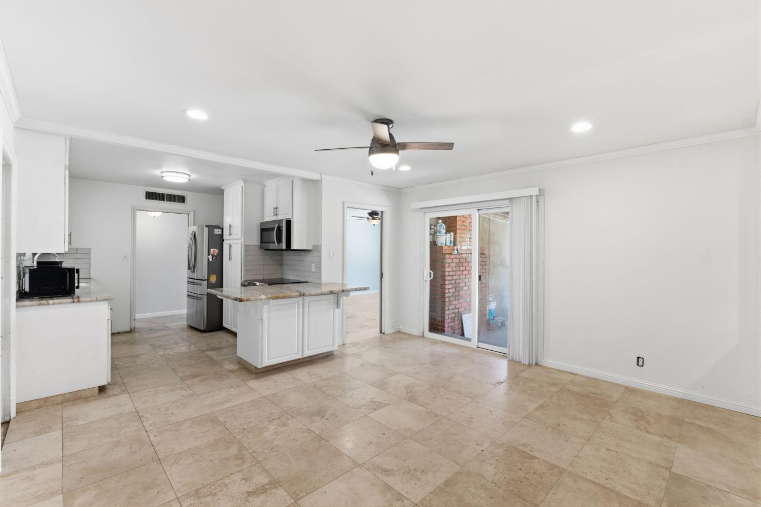 712 E San Ramon Ave, Fresno, CA 93710