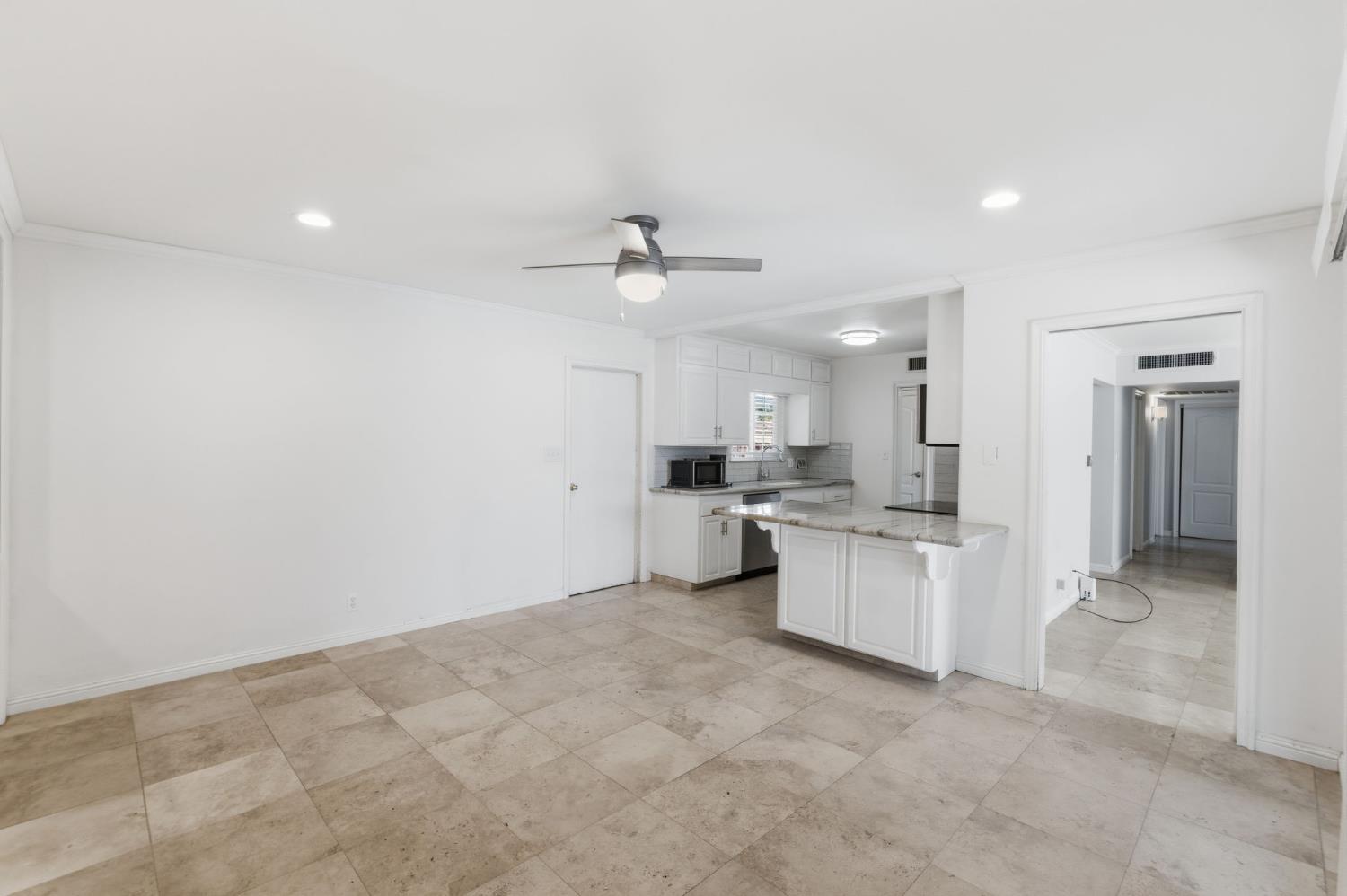 712 E San Ramon Ave, Fresno, CA 93710