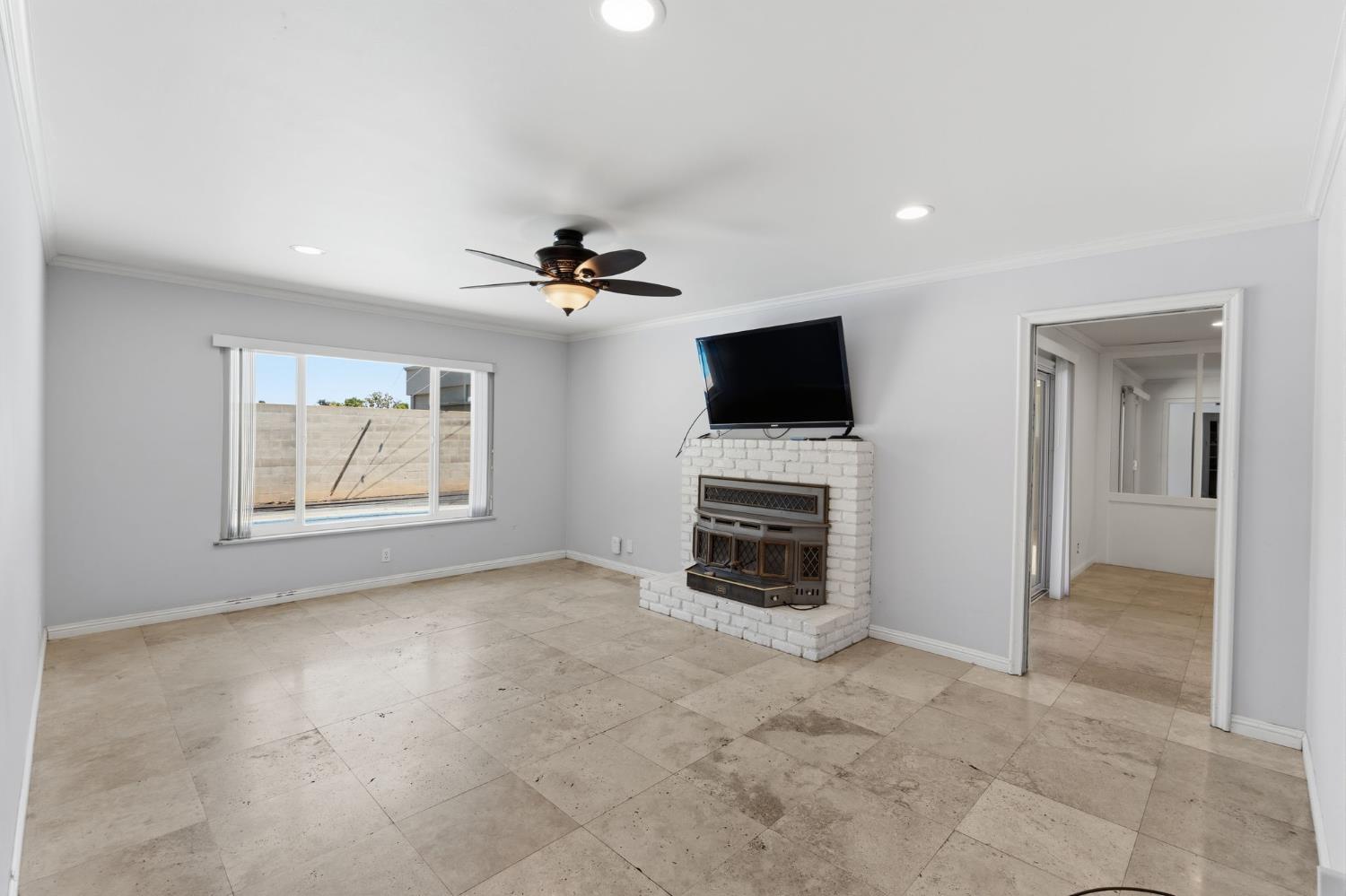 712 E San Ramon Ave, Fresno, CA 93710